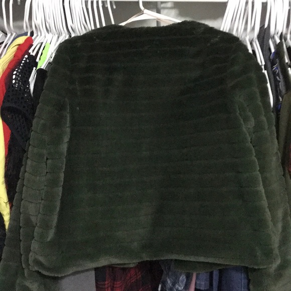Green faux fur - Picture 2 of 2